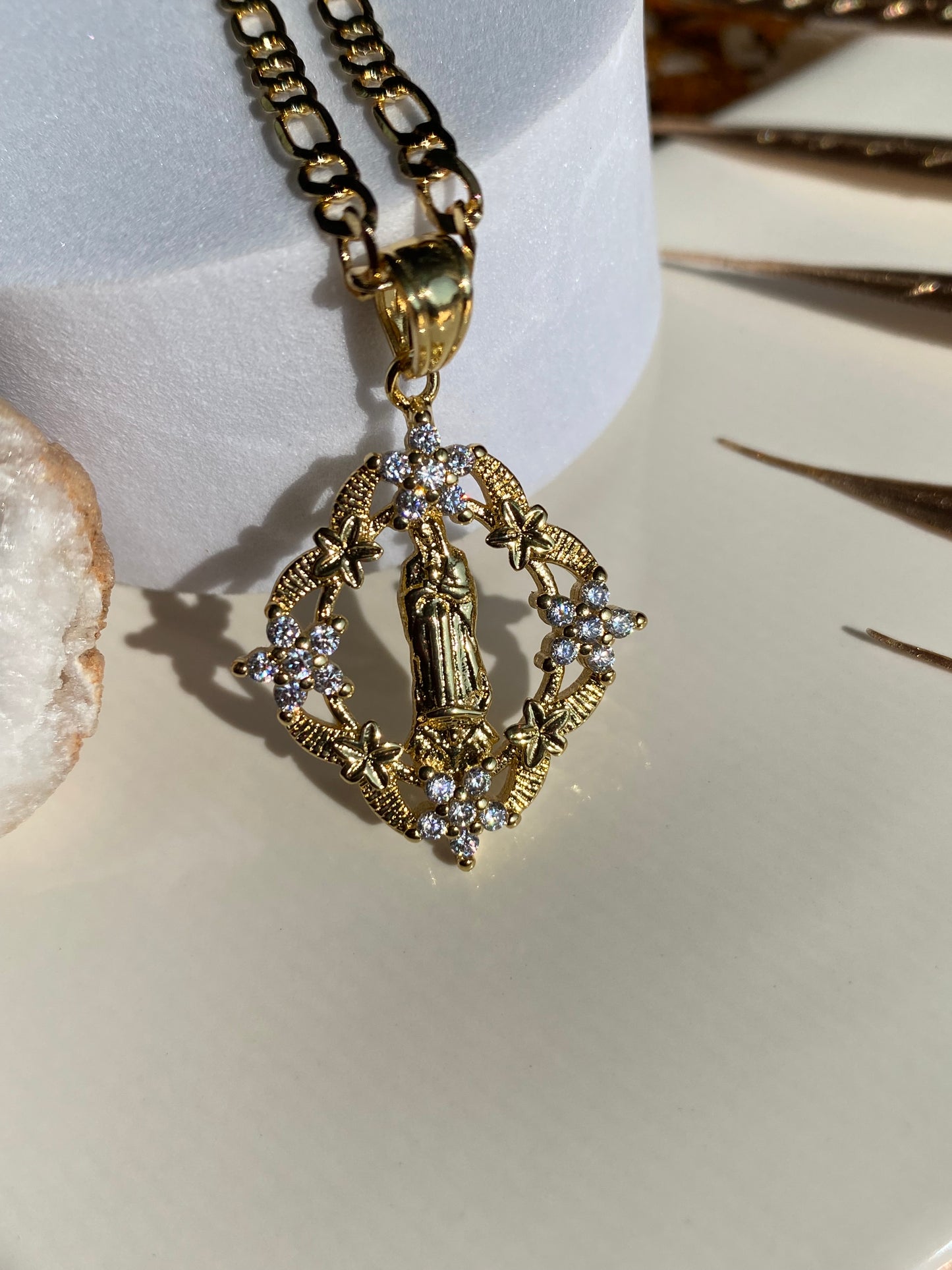 Flor virgencita necklace